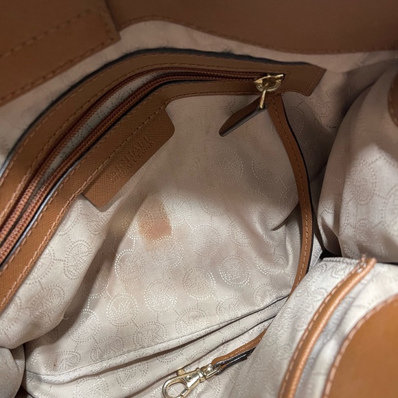 Michael Kors Hamilton Mk Satchel Bag Khaki
Saffiano Leather Padlock - Picture 7 of 8